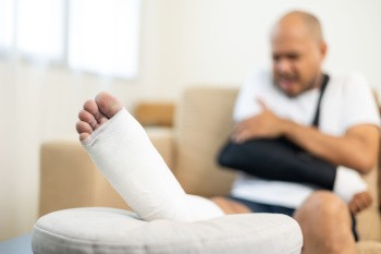 Causes and Symptoms of Common Foot Fractures